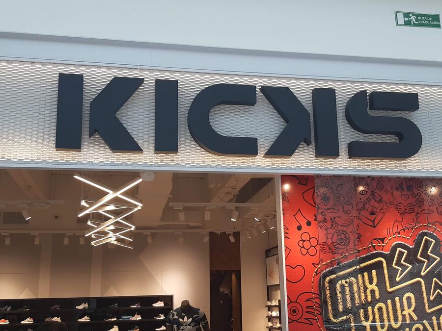 Local KICKS remodelado en centro comercial